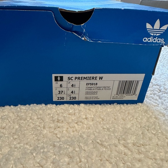 *Sold* Adidas sneakers. Never worn - Picture 12 of 12